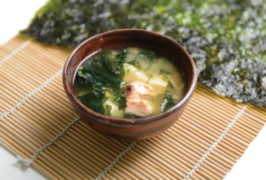 【鮭魚味噌湯：營養長壽、預防失智】